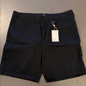 New Quince Men's Black Flat Front Shorts. 9 inch inseam.